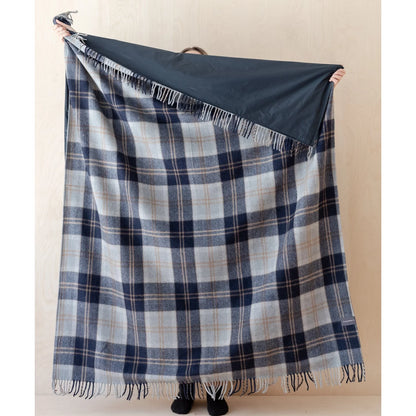Recycled Wool Bannockbane Silver Plaid Picnic Throw Blanket with Handle