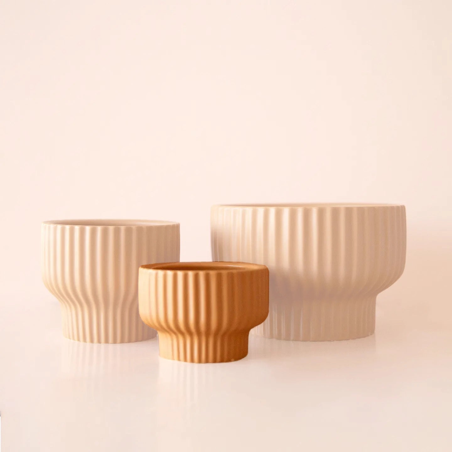 Presley Ribbed Ceramic Pedestal Planter