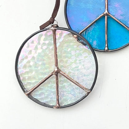 Round peace sign-shaped pendant