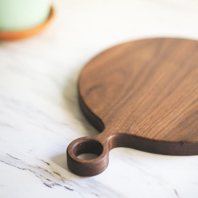 Round Cutting Board with Handle